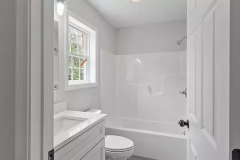 572 Pleasant St, Athol, MA 01331 photo 14