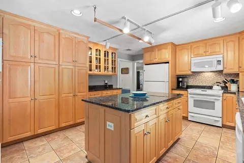 Kitchen - 1 Burnham Ln, Danvers, MA 01923 photo 3 of 3