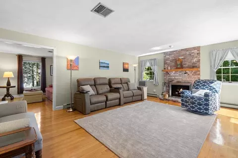 Living - 1 Burnham Ln, Danvers, MA 01923 photo 4 of 7
