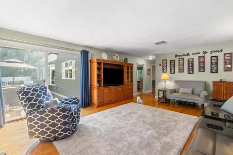 Living - 1 Burnham Ln, Danvers, MA 01923 photo 6 of 7