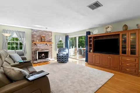 Living - 1 Burnham Ln, Danvers, MA 01923 photo 5 of 7