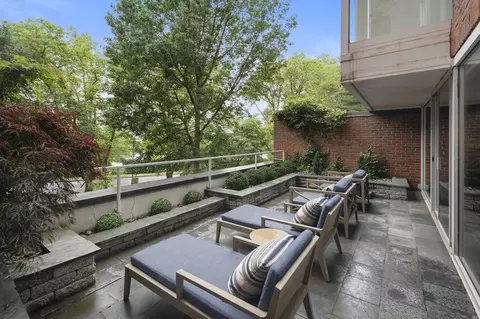 975 Memorial Dr #211, Cambridge, MA 02138