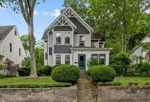 40 Cross St, Franklin, MA 02038