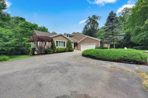 54 Shoreline Dr, Ware, MA 01082