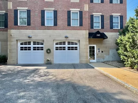 245 Cambridge #107, Burlington, MA 01803