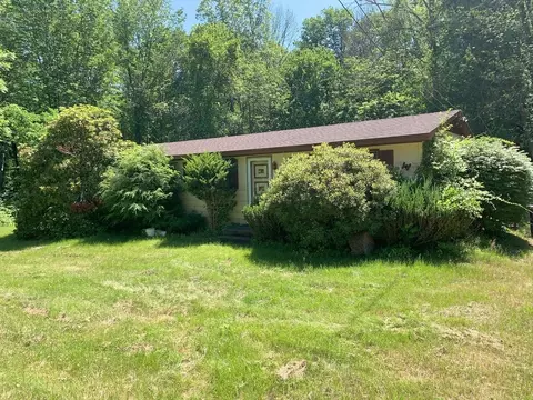 389 Breakneck Rd, Southbridge, MA 01550