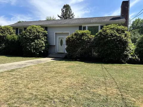 10 Fourth St, Wakefield, MA 01880