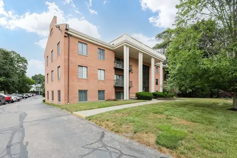 31 Church Grn #101, Taunton, MA 02780