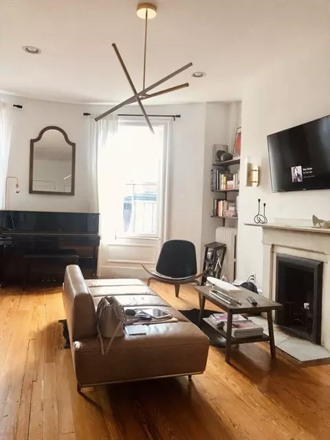 195 Beacon St #8, Boston, MA 02116