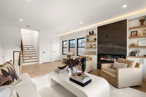 20 Clinton St #22, Newton, MA 02458