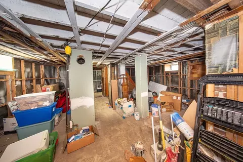 52 Raymond St, Fall River, MA 02723 photo 32