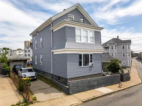 52 Raymond St, Fall River, MA 02723