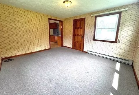 Living - 18 Ash St, Webster, MA 01570 photo 3 of 5