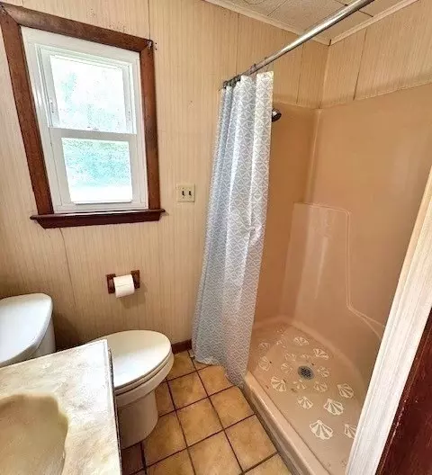 Bath - 18 Ash St, Webster, MA 01570 photo 1 of 3