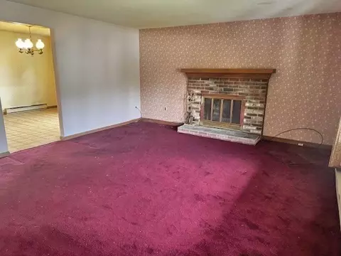 Living - 18 Ash St, Webster, MA 01570 photo 2 of 5
