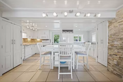 31 Pond St, Wareham, MA 02571 photo 7