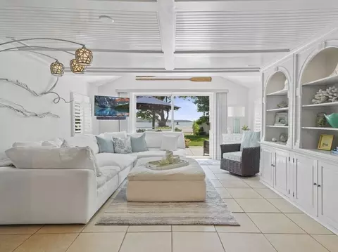 31 Pond St, Wareham, MA 02571