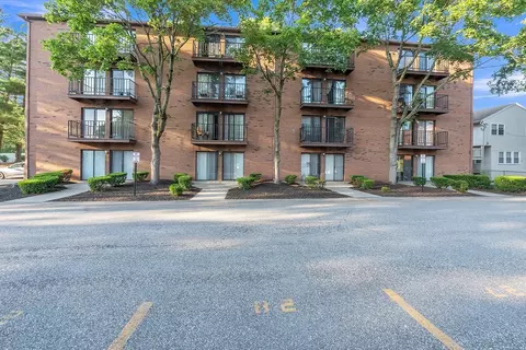 327 Plantation St #305, Worcester, MA 01604
