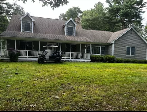 27 Irwin St, Stoughton, MA 02072