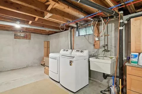 25 Tioga St, Springfield, MA 01128 photo 31