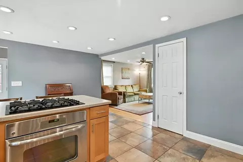 25 Tioga St, Springfield, MA 01128 photo 8