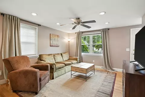 25 Tioga St, Springfield, MA 01128 photo 9