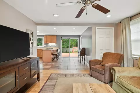 25 Tioga St, Springfield, MA 01128 photo 4