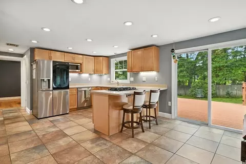 25 Tioga St, Springfield, MA 01128 photo 2