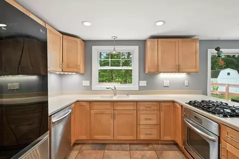 25 Tioga St, Springfield, MA 01128 photo 6
