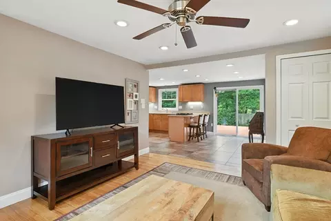 25 Tioga St, Springfield, MA 01128 photo 12