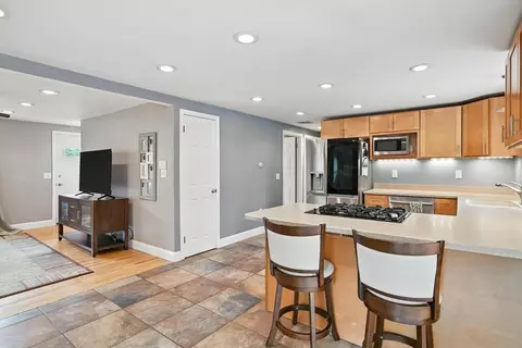 25 Tioga St, Springfield, MA 01128 photo 3