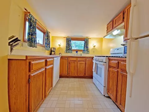 Kitchen - 15 Fir St, Wareham, MA 02571 photo 1 of 3