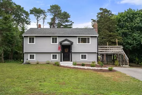 17 Minuteman Ln, Plymouth, MA 02360
