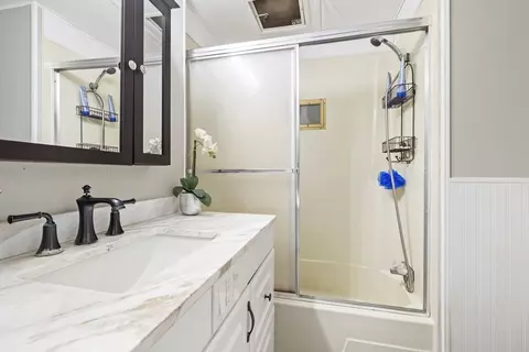 Bath - 3 Hough Rd, Douglas, MA 01516 photo 1 of 1