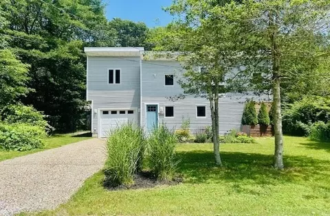 107 Dogwood St, Fairhaven, MA 02719