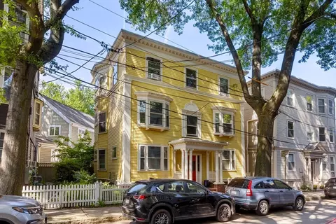 55 Eustis St #2, Cambridge, MA 02140