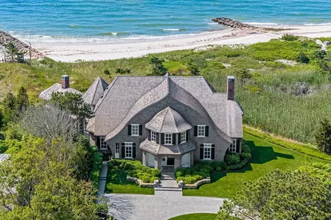 391 Sea View Ave, Barnstable, MA 02655