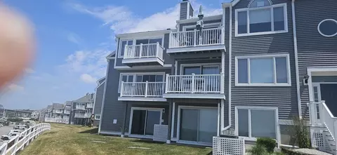700 Shore Dr #513, Fall River, MA 02721