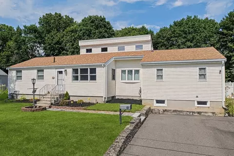 36 Huggins Rd, Rockland, MA 02370