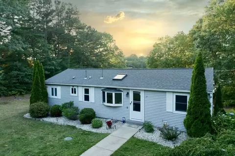 27 Wareham Lake Shore Dr, Wareham, MA 02538 photo 2