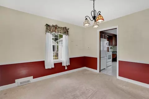 27 Oregon St, Springfield, MA 01118 photo 9