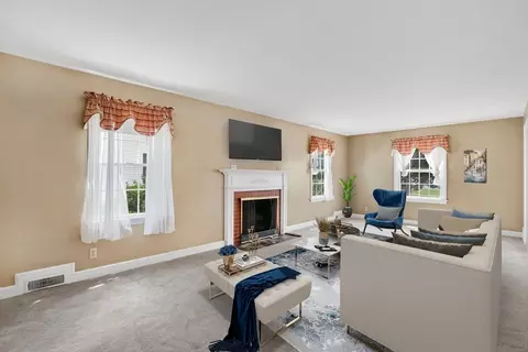 27 Oregon St, Springfield, MA 01118 photo 6