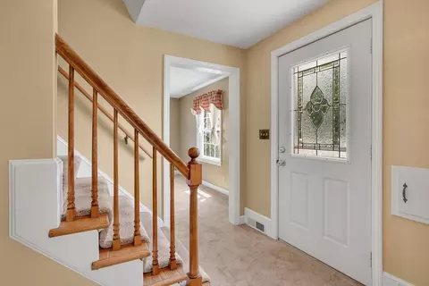 27 Oregon St, Springfield, MA 01118 photo 3
