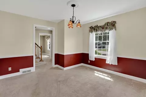 27 Oregon St, Springfield, MA 01118 photo 8