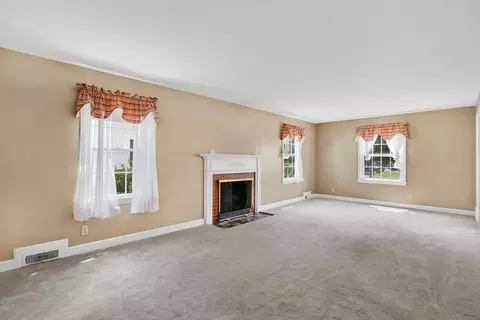 27 Oregon St, Springfield, MA 01118 photo 5