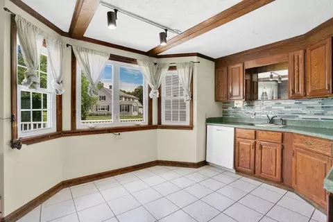 27 Oregon St, Springfield, MA 01118 photo 11