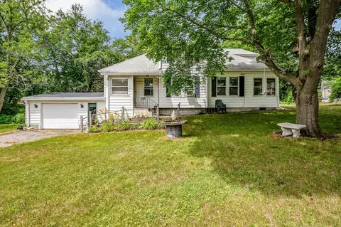 59 Riverneck Rd, Chelmsford, MA 01824