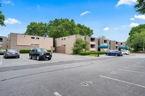 6 Shrewsbury Green Dr #J, Shrewsbury, MA 01545