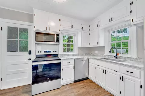 295 Harkness Ave, Springfield, MA 01118 photo 5