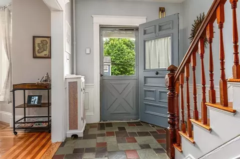 Entry Way - 50 Pitman Ave, Wakefield, MA 01880 photo 2 of 6